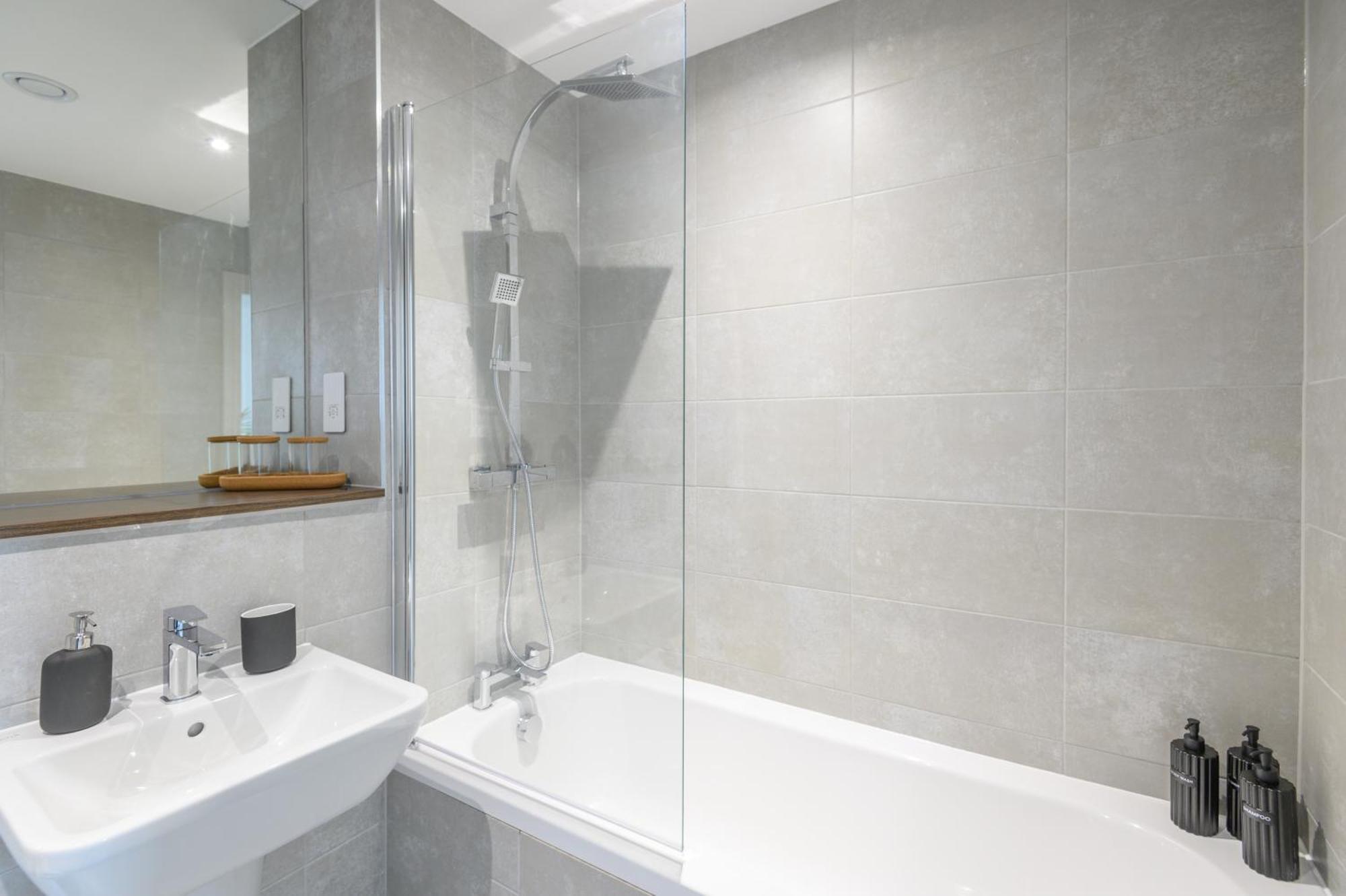 Superior 1 Bed Apartment By Leeds Train Staiton Exterior foto
